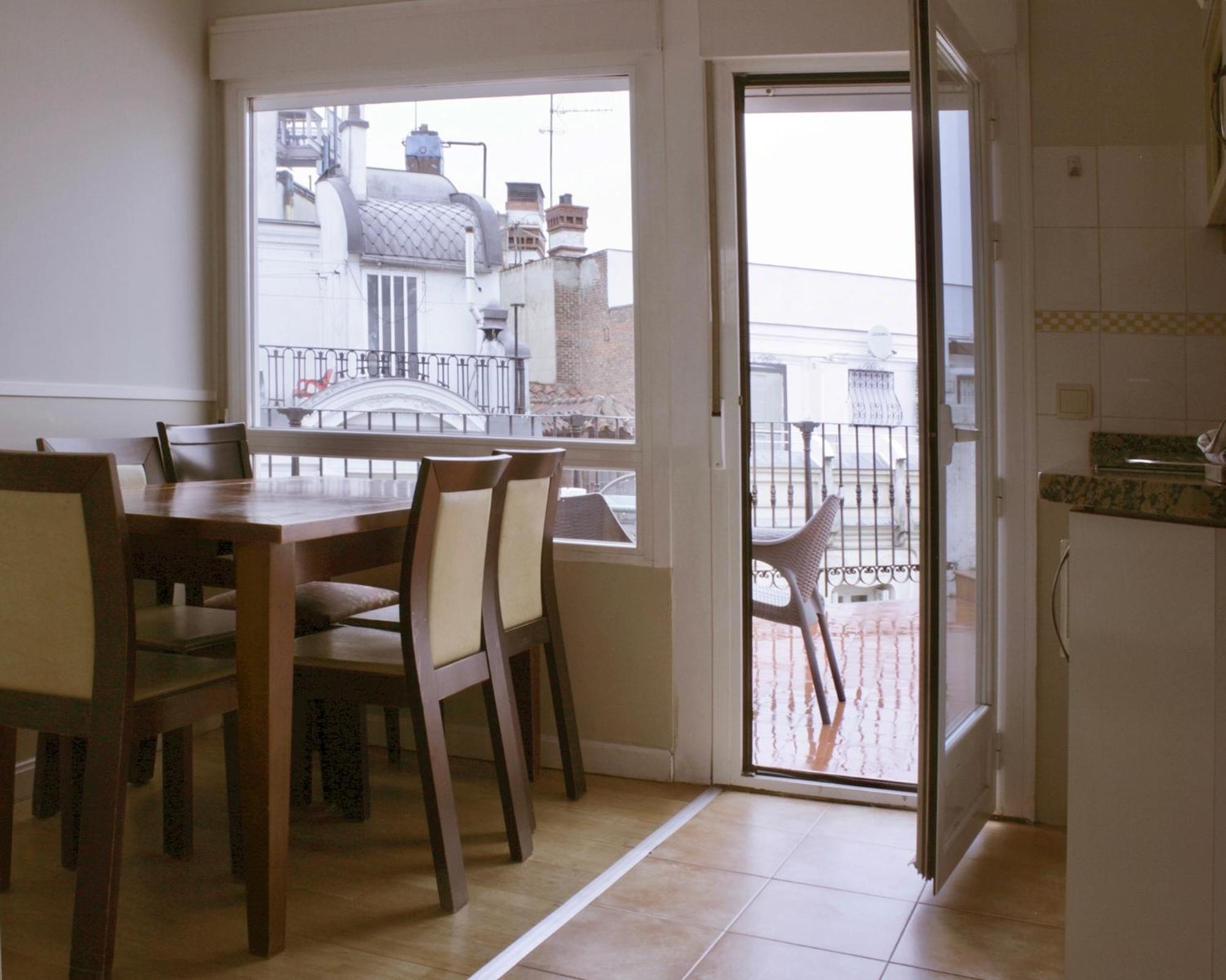 Apartamentos Mayor Centro Мадрид Екстериор снимка